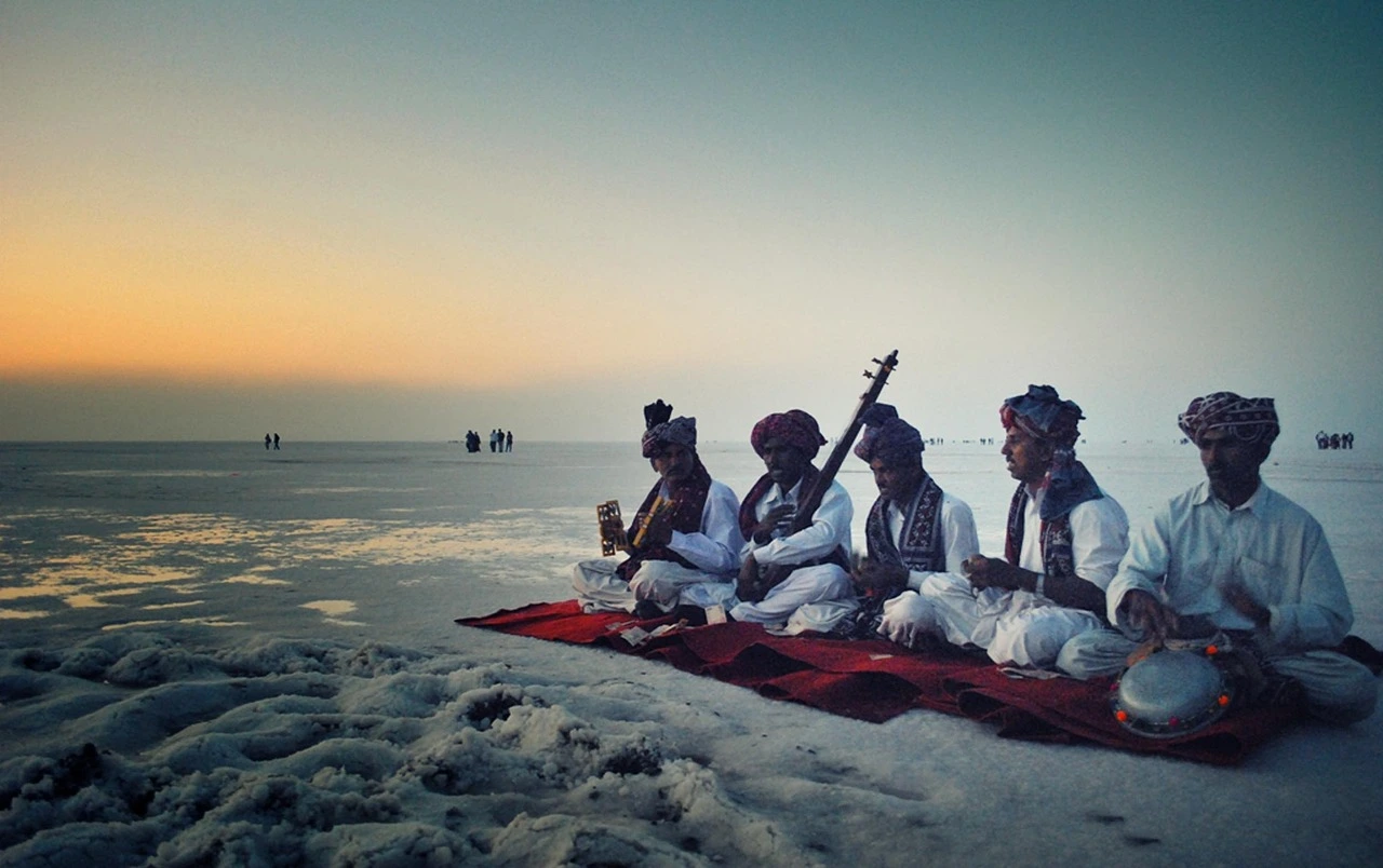 Gujarat Rann Utsav with Beach Tour 6 days / 5 nights
